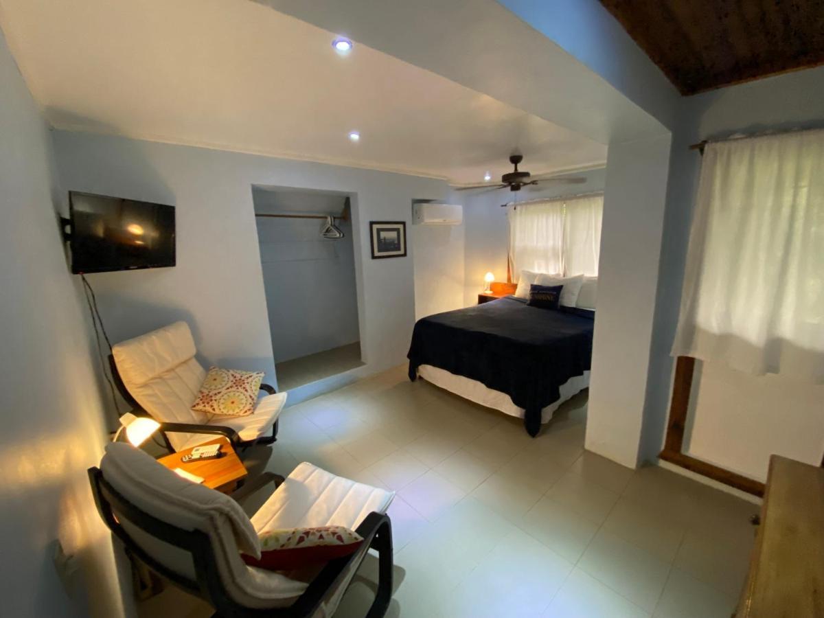 Mariposa Lodge West End Ngoại thất bức ảnh