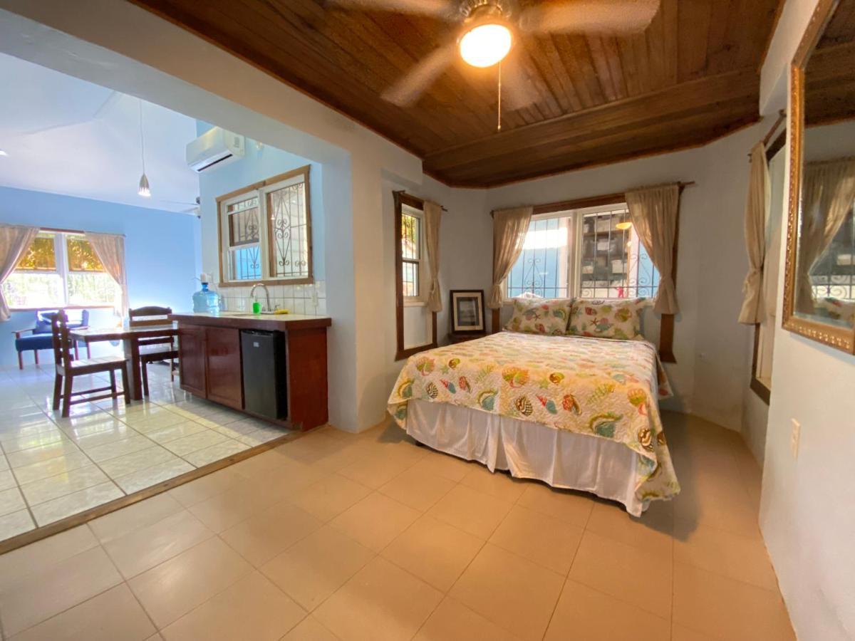 Mariposa Lodge West End Ngoại thất bức ảnh